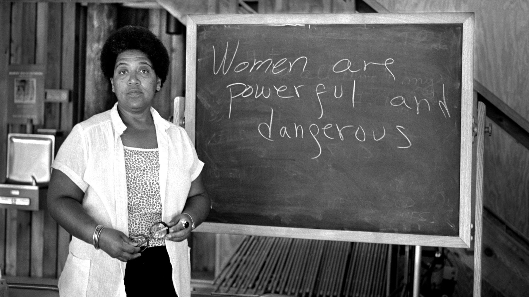 5e18962b24000000355a5844