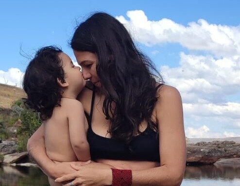 Palavra-passarinho Ou corpo-ninho perfil bárbara pelacani