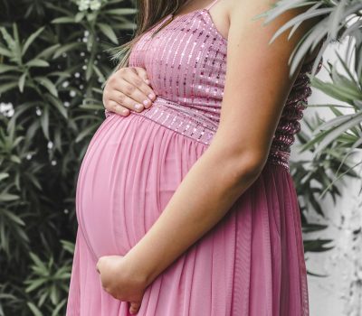 Gravidez na adolescência exige atenção à saúde mental, alerta psicóloga